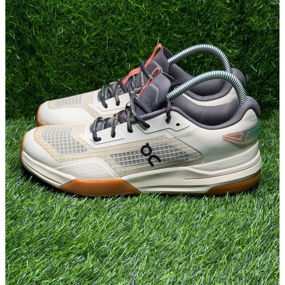 On Running The Roger Pro Tennis Shoes Ivory Gum Womens 8.5 3WF10241110